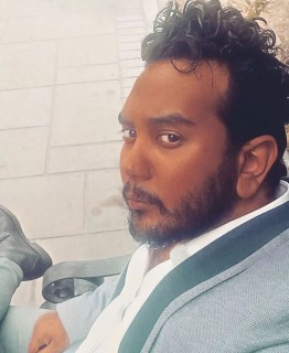 هومن حکمت
